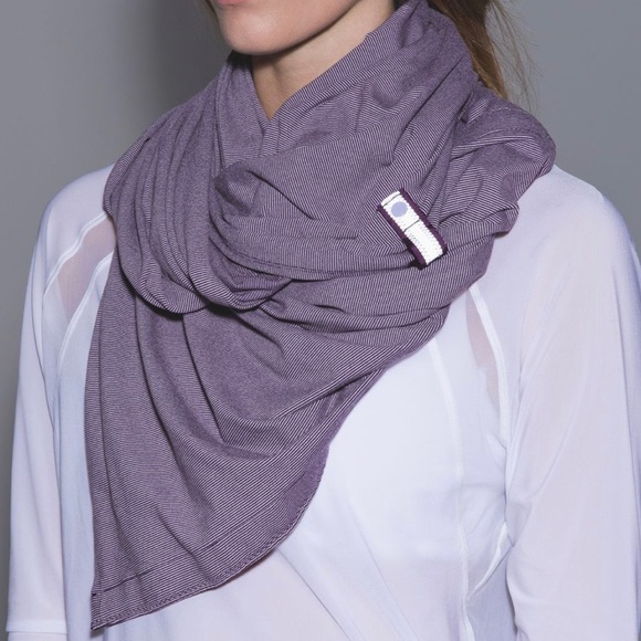 Lululemon Vinyasa Reversible ColorBlock Scarf - Zinfandel Purple/Winter Orchid - Picture 11 of 16